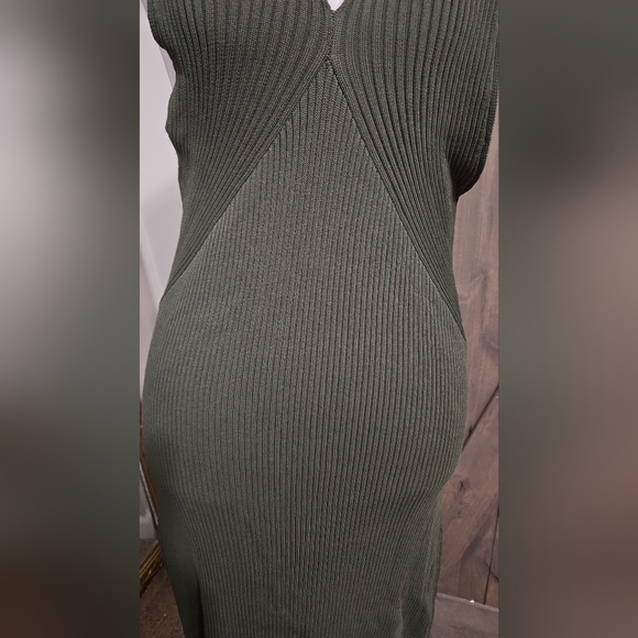 TOPSHOP Knit cross front midi dress in Olive Green. Size Medium - Picture 13 of 13